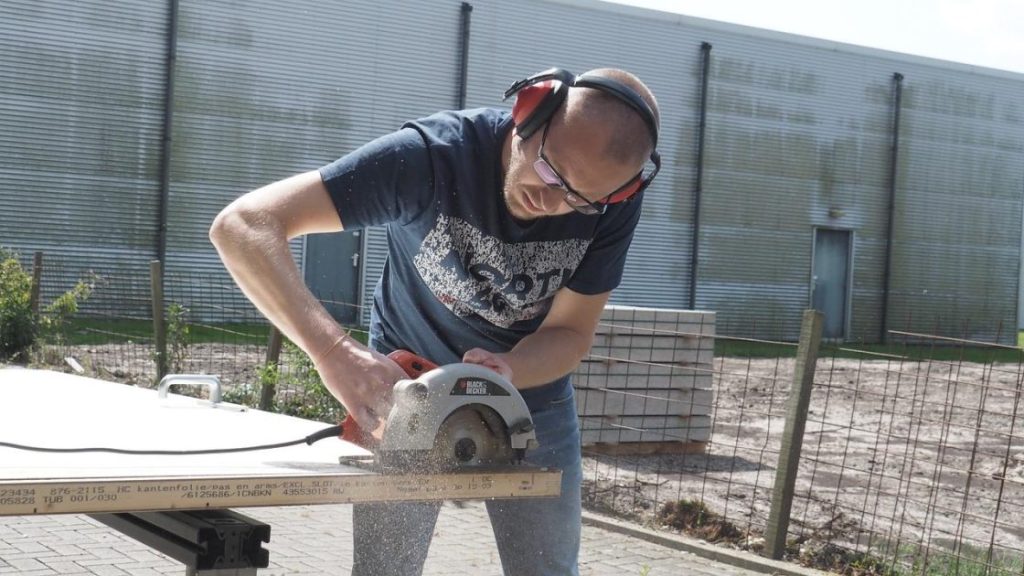 Stappen voor het opknappen van een oude woning: planning, inspectie en voorbereiding van renovatiewerk