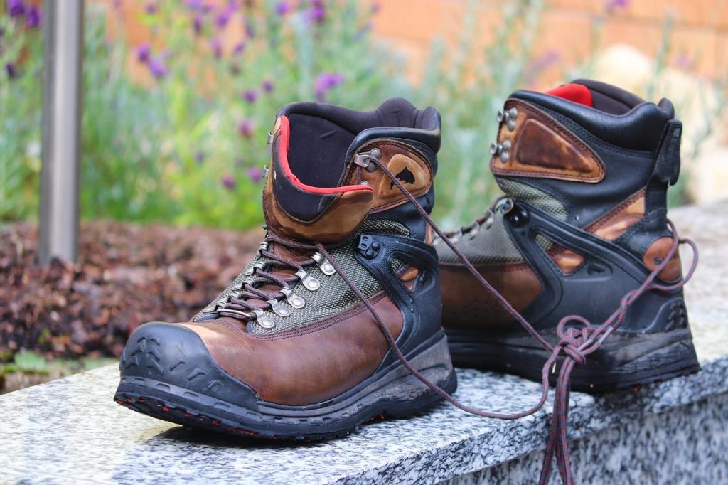 Evolutie van werkschoenen van vroege leren laarzen tot moderne veiligheidsschoenen met stalen neus