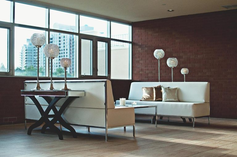 Home Meubel Zeeland collectie met diverse meubels in verschillende stijlen die sfeer en kwaliteit bieden voor elk interieur